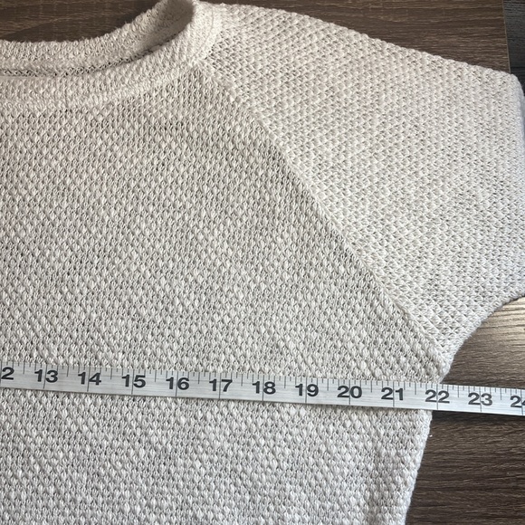 Women’s Velvet by Graham & Spencer Medium Cream Soft Knit Sweater - Picture 4 of 8